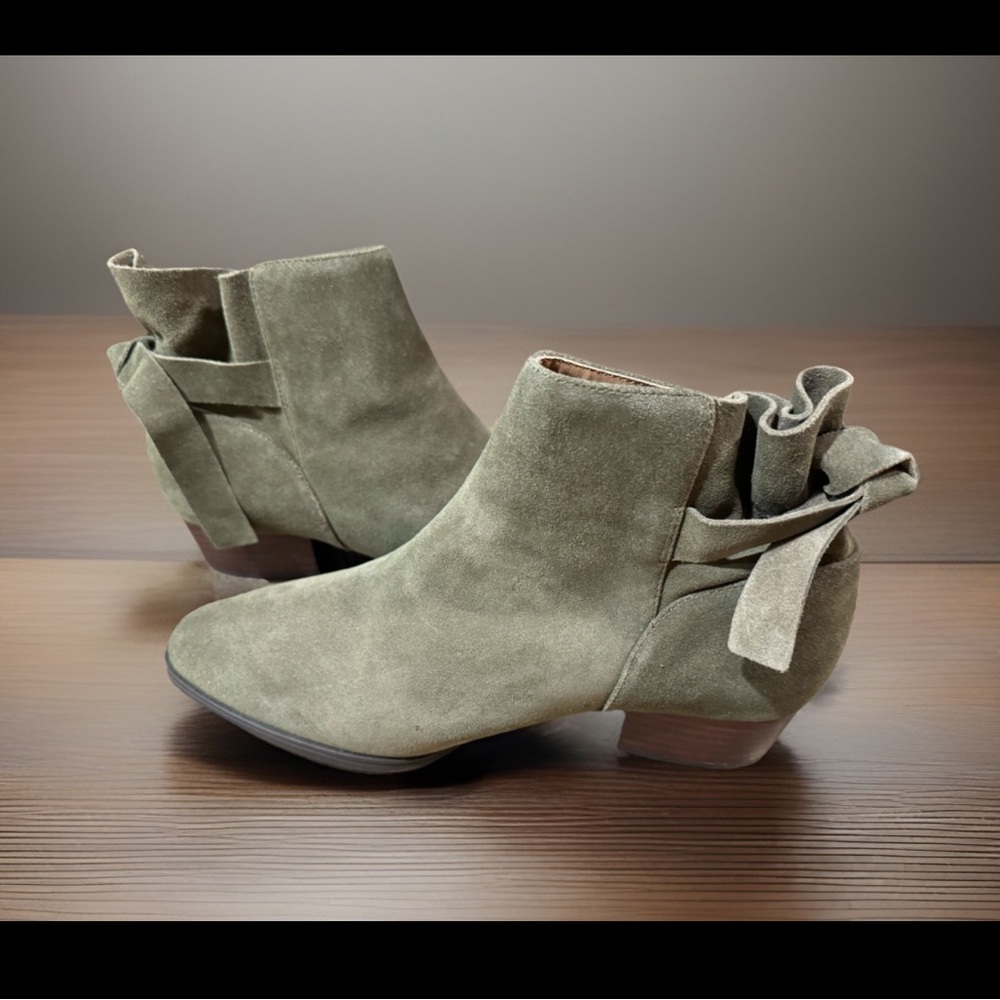 Aerosoles Crosswalk Olive Green Suede Ankle Boots Women Slip on Size 9W